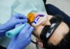 Albirea dentara intr-un cabinet stomatologic dentist bun