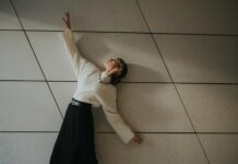 Cu ce pantofi se asortează o rochie neagră – idei pentru un look mereu impecabil Rochia neagră