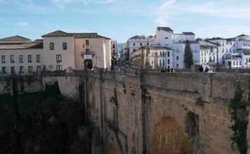 Ronda – orașul spectaculos din Andaluzia construit deasupra unui canion impresionant Ronda